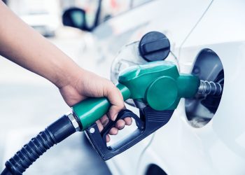 È vero che dal 2035 non sarà più possibile guidare un’automobile a combustione interna?