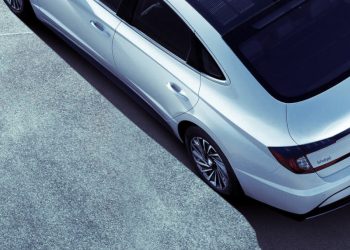 Chissà se il sogno si avvera? Sole e intelligenza artificiale e la tua auto sempre carica