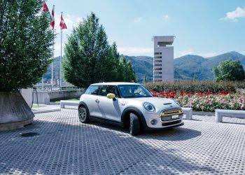 Auto elettriche: l’assicurazione costa meno