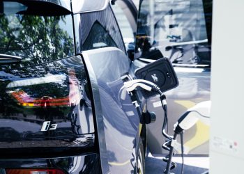 Il tempo è relativo mentre ricarichi la tua auto elettrica