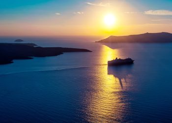 La crociera polare naviga a propulsione elettrica