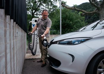 “Segui la corrente”: progetto targato SvizzeraEnergia che risponde alle tue domande prima di passare a “motori alternativi”