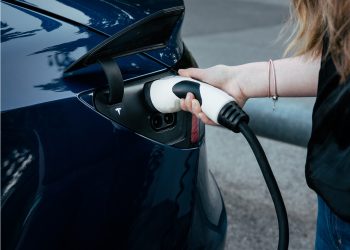 Come si sceglie la destinazione migliore per una vacanza in auto elettrica?