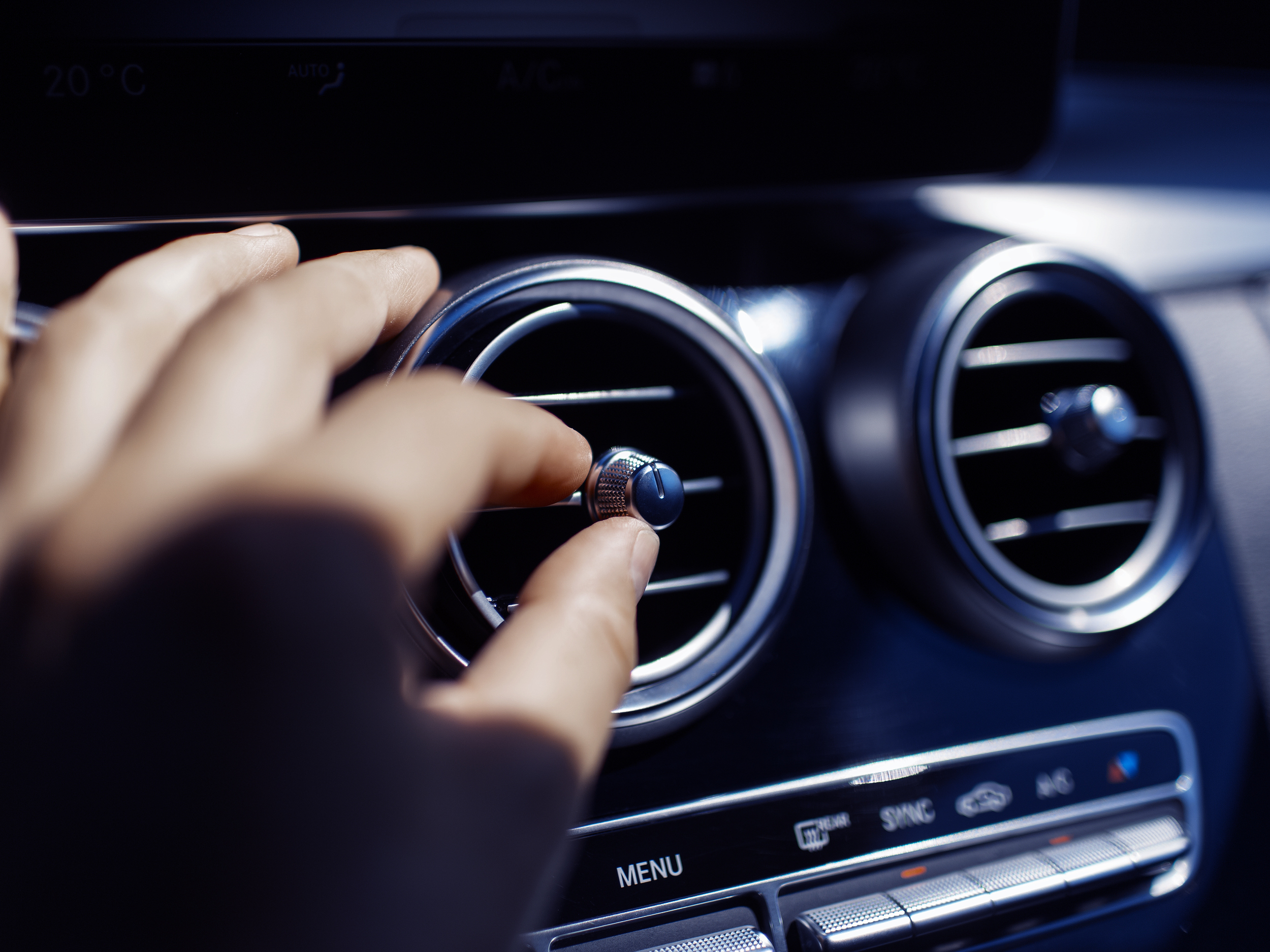 La radio & l’auto elettrica: quanto consuma davvero? E perché la sicurezza viene prima di tutto.