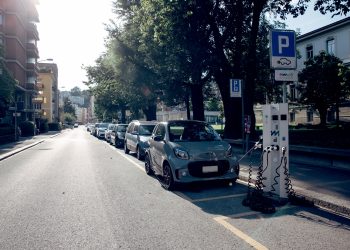 La Svizzera accelera verso il futuro: meno CO₂, più energia pulita