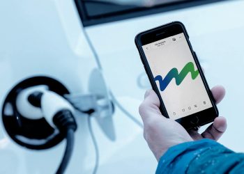 Ricaricare l’auto elettrica è (già) più semplice di quanto pensi